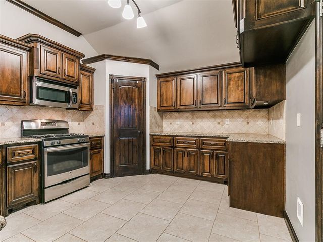2200 Timber Ridge, Yukon, OK 73099