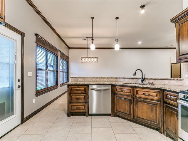 2200 Timber Ridge, Yukon, OK 73099