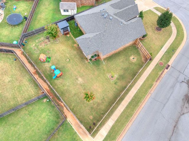 2200 Timber Ridge, Yukon, OK 73099