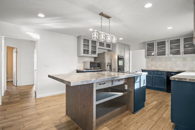 3913 Viader Dr, Modesto, CA 95356