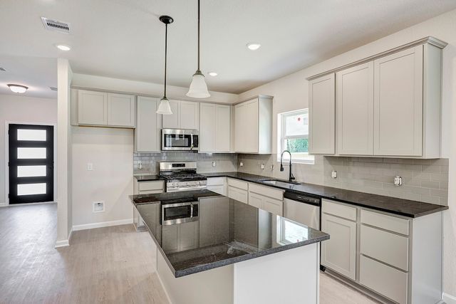 1233 Anderson Drive, Trenton, TX 75490