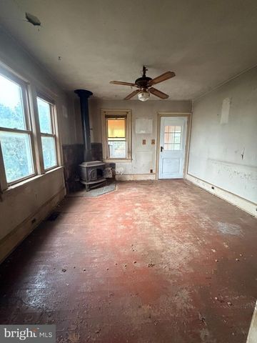 545 WALTHER RD, Newark, DE 19702