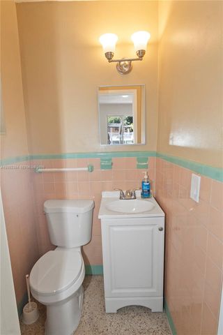 1075 NW 127th St, North Miami, FL 33168