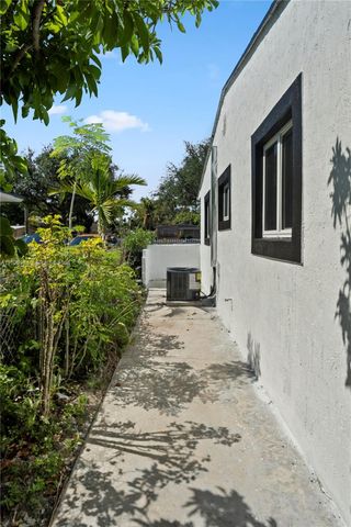 1075 NW 127th St, North Miami, FL 33168