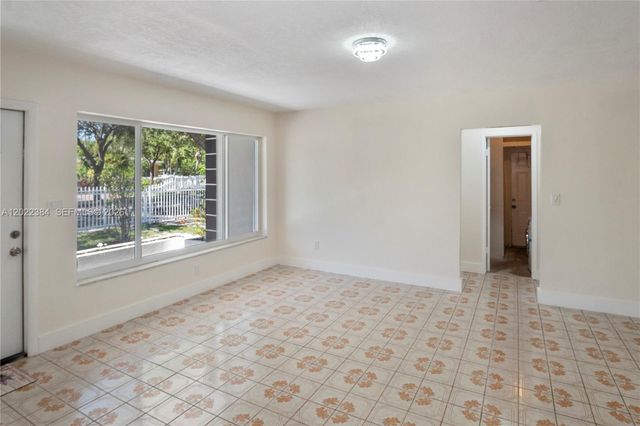 1075 NW 127th St, North Miami, FL 33168