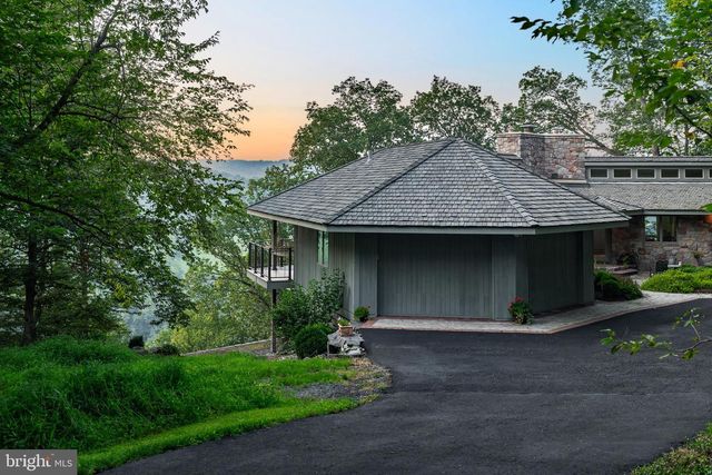 511 CENTER HILL, Upper Black Eddy, PA 18972