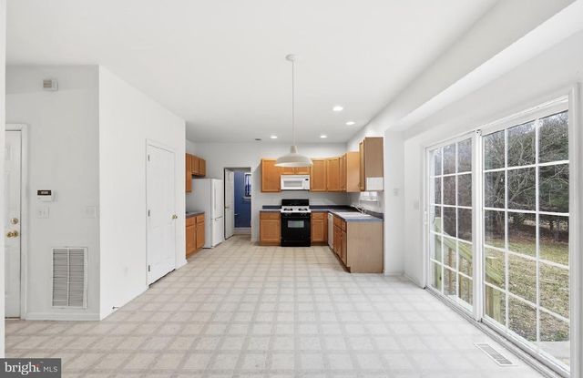 38 CENTENNIAL DR, Hammonton, NJ 08037