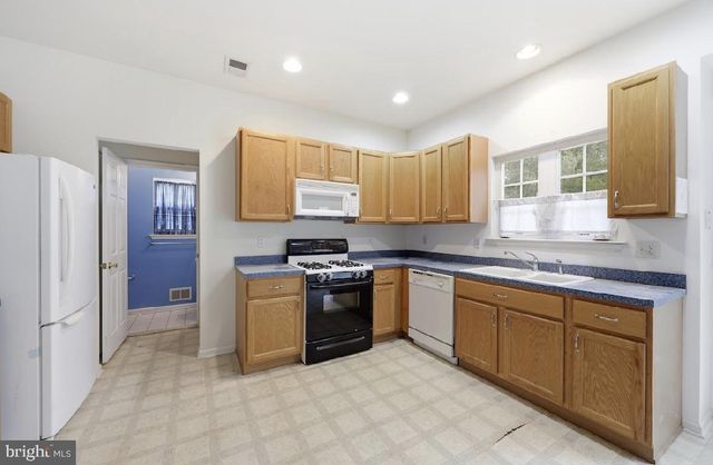 38 CENTENNIAL DR, Hammonton, NJ 08037