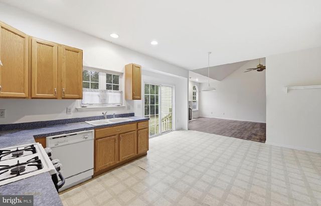 38 CENTENNIAL DR, Hammonton, NJ 08037