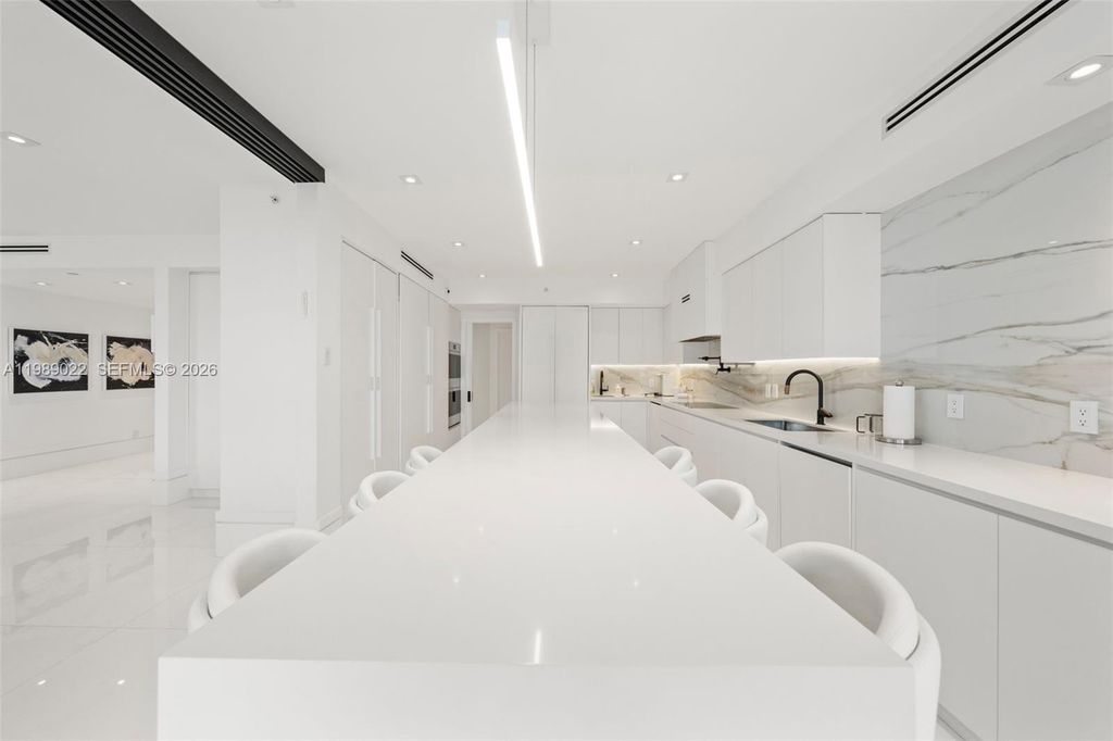 9999 Collins Avenue 11J, Bal Harbour, FL 33154