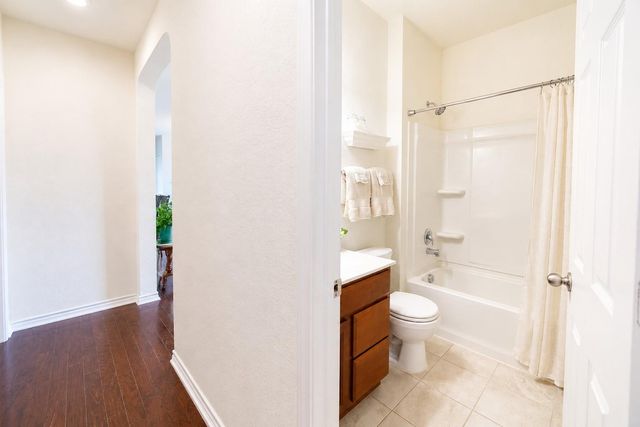 102 Landing LN, New Braunfels, TX 78130