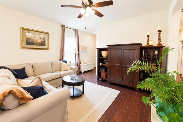 102 Landing LN, New Braunfels, TX 78130