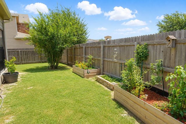 102 Landing LN, New Braunfels, TX 78130
