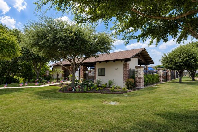 102 Landing LN, New Braunfels, TX 78130