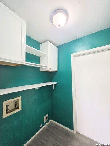 5931 AUTUMN LK, San Antonio, TX 78222