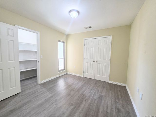 5931 AUTUMN LK, San Antonio, TX 78222