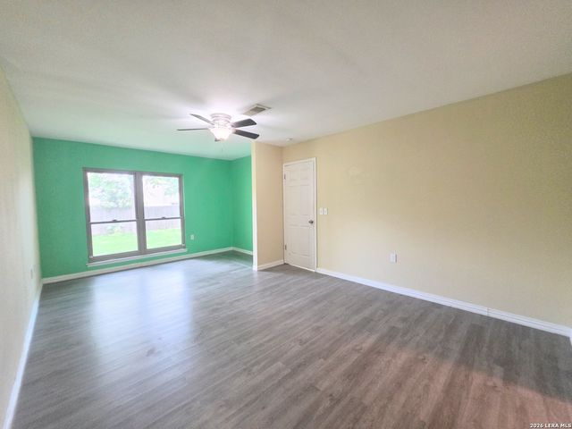 5931 AUTUMN LK, San Antonio, TX 78222