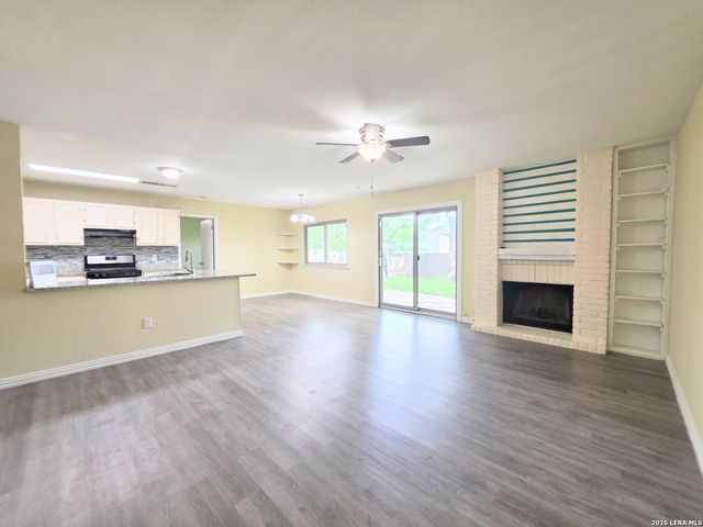 5931 AUTUMN LK, San Antonio, TX 78222