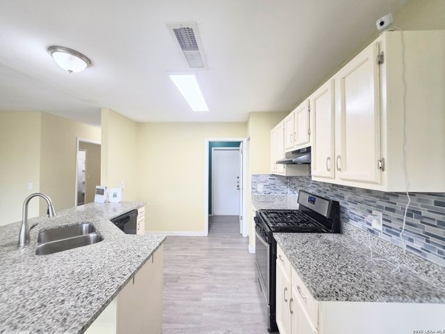 5931 AUTUMN LK, San Antonio, TX 78222