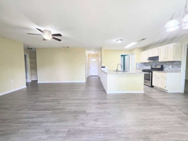 5931 AUTUMN LK, San Antonio, TX 78222