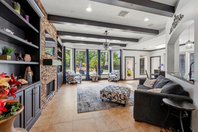 9059 Crighton Crossing Drive, Conroe, TX 77302