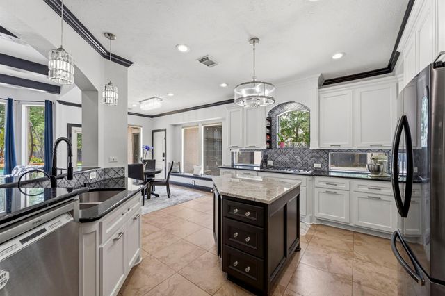 9059 Crighton Crossing Drive, Conroe, TX 77302