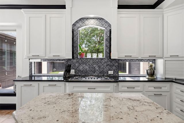 9059 Crighton Crossing Drive, Conroe, TX 77302