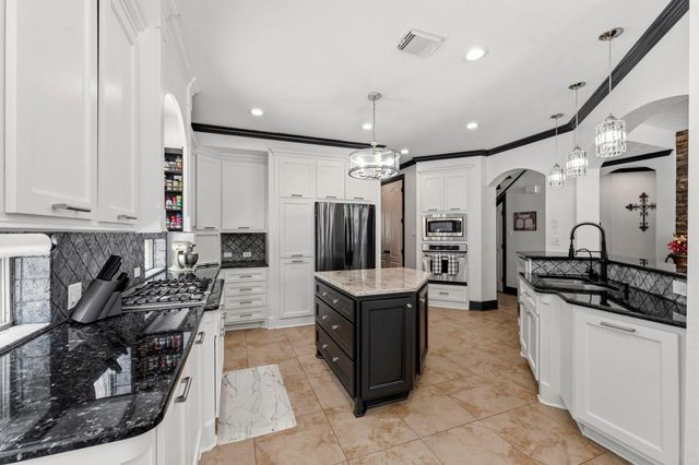9059 Crighton Crossing Drive, Conroe, TX 77302