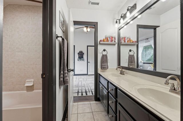 9059 Crighton Crossing Drive, Conroe, TX 77302