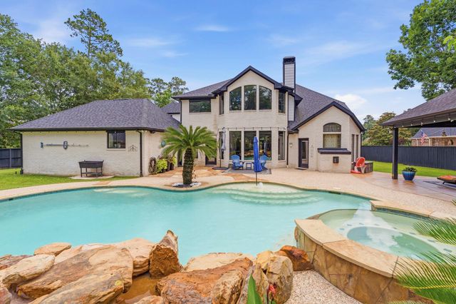 9059 Crighton Crossing Drive, Conroe, TX 77302