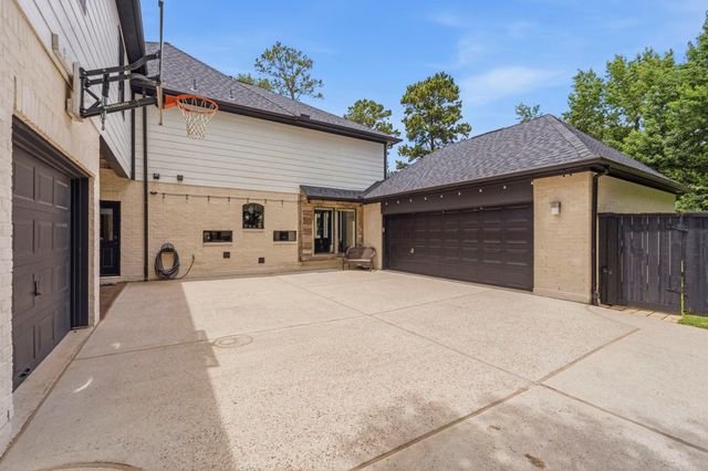 9059 Crighton Crossing Drive, Conroe, TX 77302