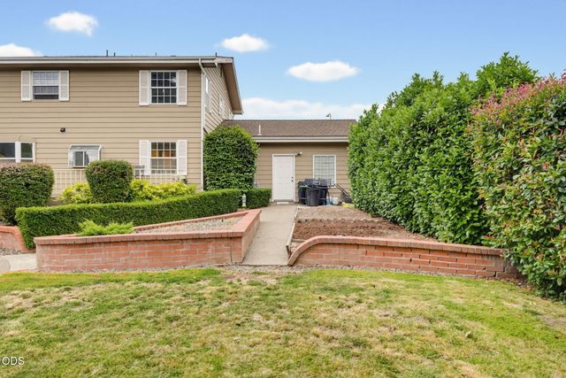 2489 Nieto Way, Medford, OR 97504