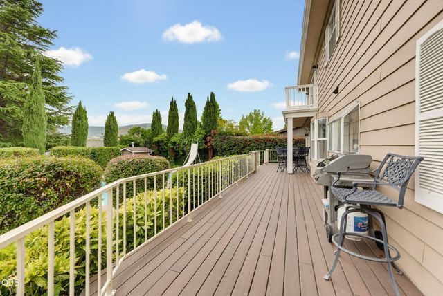 2489 Nieto Way, Medford, OR 97504