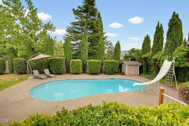 2489 Nieto Way, Medford, OR 97504
