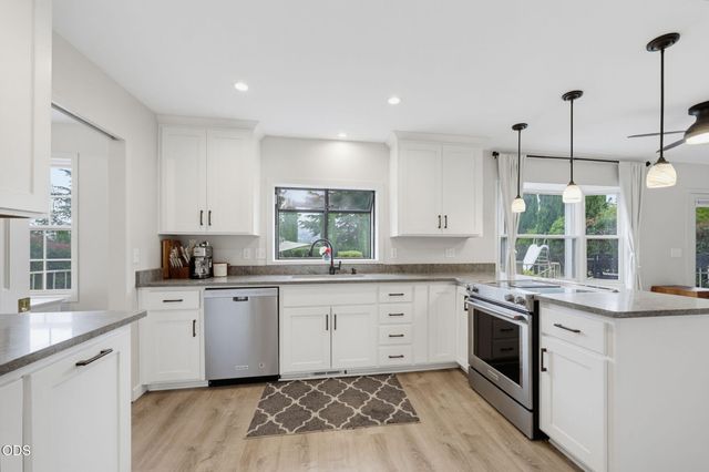 2489 Nieto Way, Medford, OR 97504