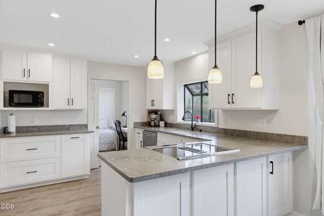 2489 Nieto Way, Medford, OR 97504