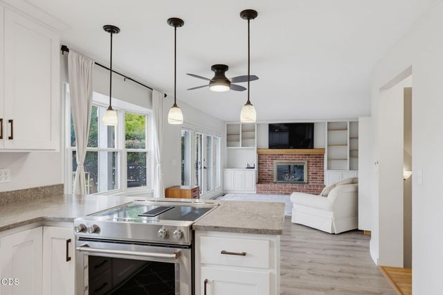 2489 Nieto Way, Medford, OR 97504
