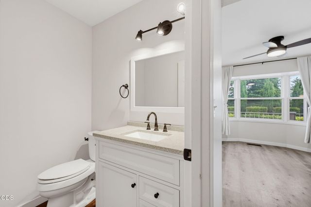 2489 Nieto Way, Medford, OR 97504