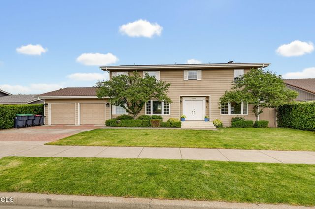 2489 Nieto Way, Medford, OR 97504