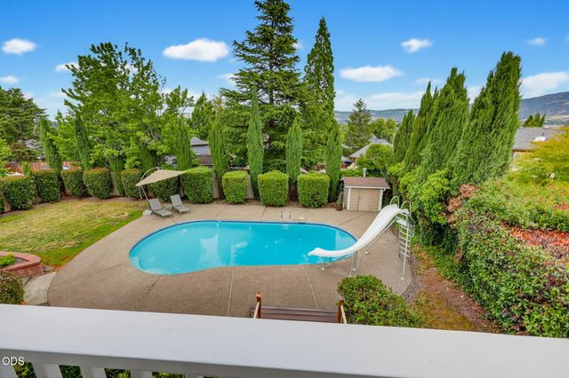 2489 Nieto Way, Medford, OR 97504
