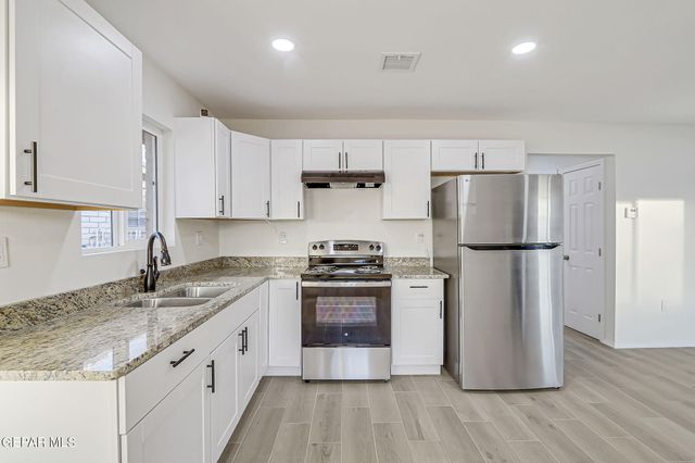 3016 GLEN Drive A&B, El Paso, TX 79936