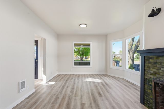 1418 E Pacific Ave, Spokane, WA 99202