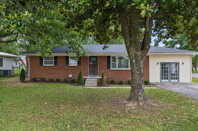 723 Nichols St, Pulaski, TN 38478