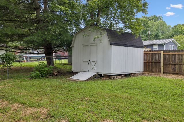 723 Nichols St, Pulaski, TN 38478