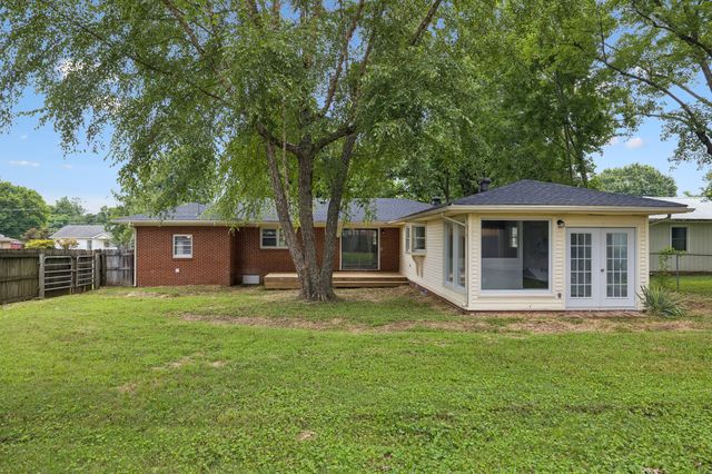 723 Nichols St, Pulaski, TN 38478