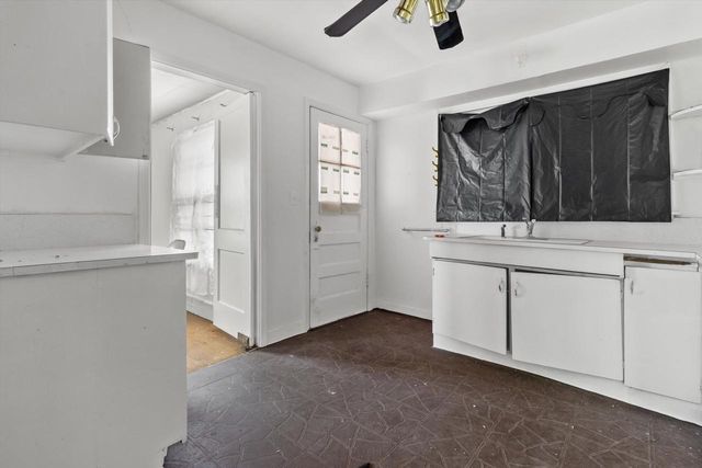 N2404 Loverture DRIVE, Burlington, WI 53105