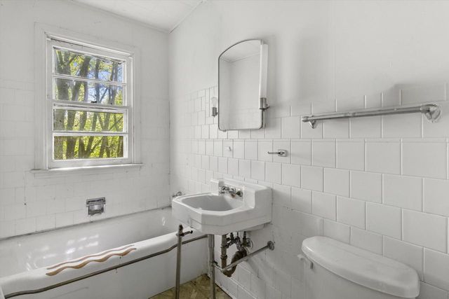 N2404 Loverture DRIVE, Burlington, WI 53105