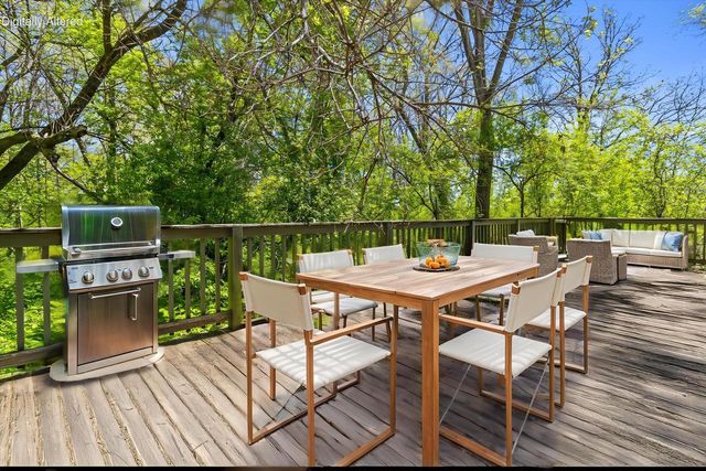 N2404 Loverture DRIVE, Burlington, WI 53105