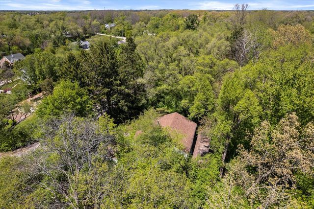 N2404 Loverture DRIVE, Burlington, WI 53105