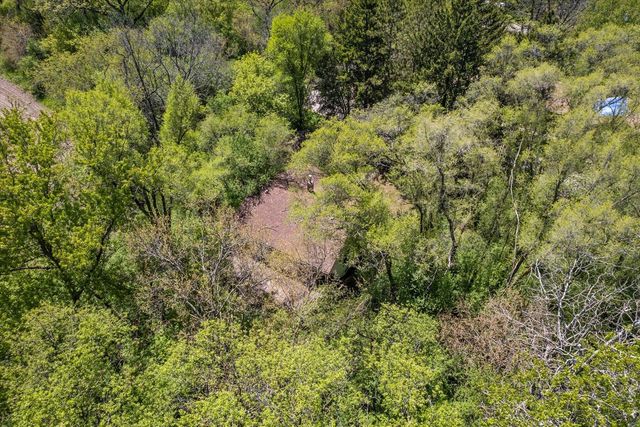 N2404 Loverture DRIVE, Burlington, WI 53105